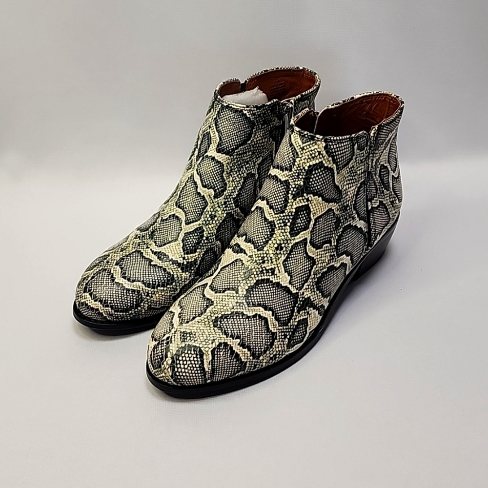 Antonio Melani Leather Snakeprint Boots/Booties NWOB Size 7.5W Grey/Black/White